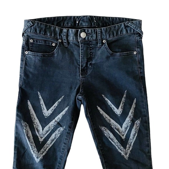 FREE People Jean Black Denim Chevron Arrow Print Mid Rise Skinny Jeans Size 26 - Picture 6 of 10